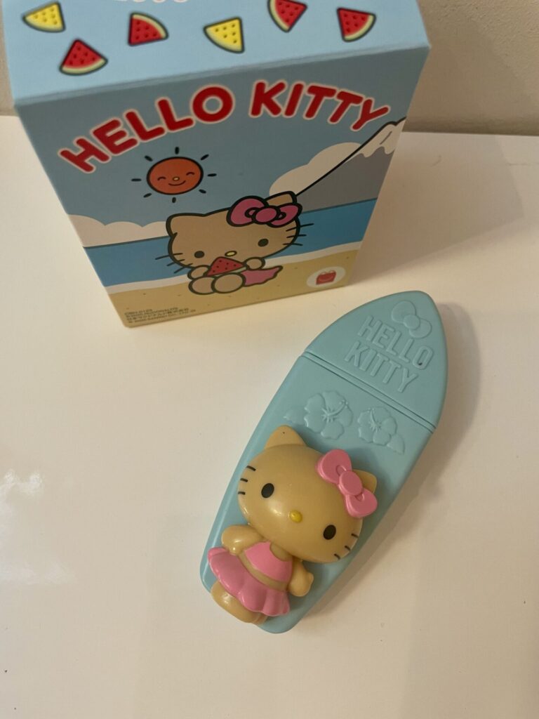 ハッピーセットハローキティのサーフボード型アイスメーカー。