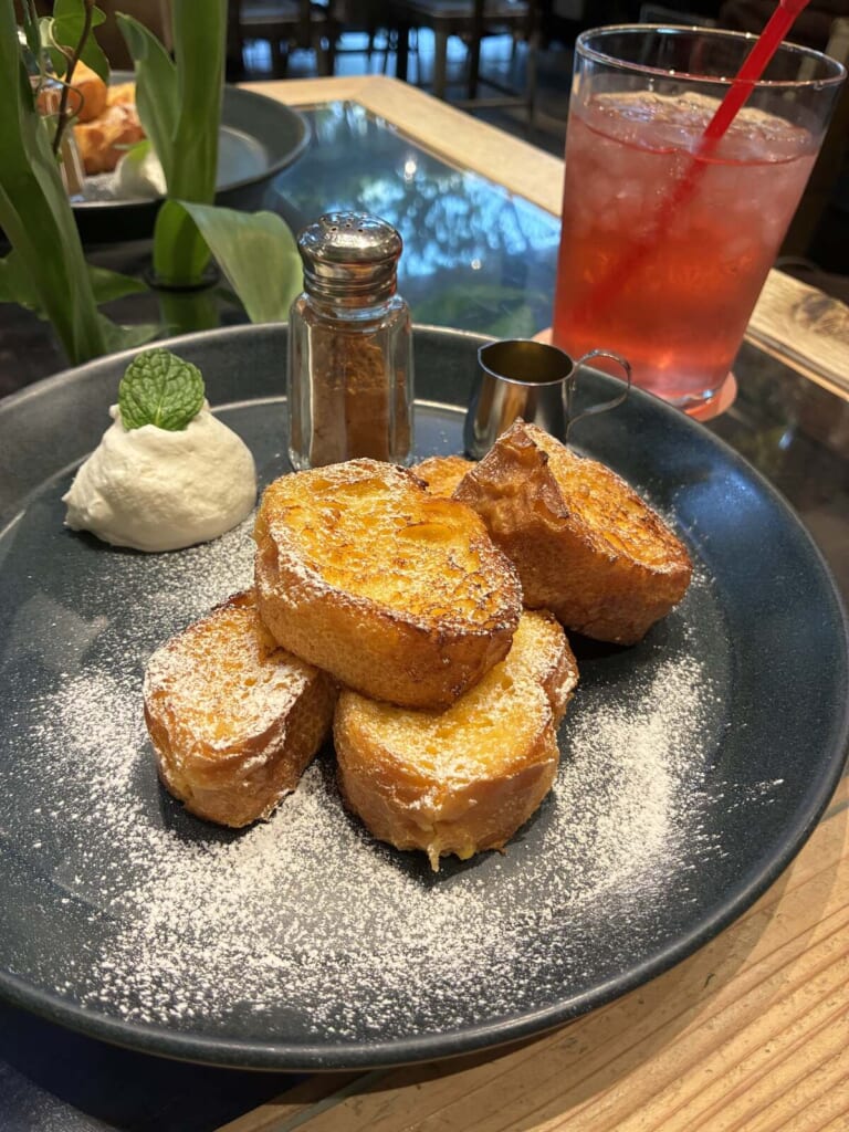 「東京・赤坂」「モーニング」「フレンチトースト」