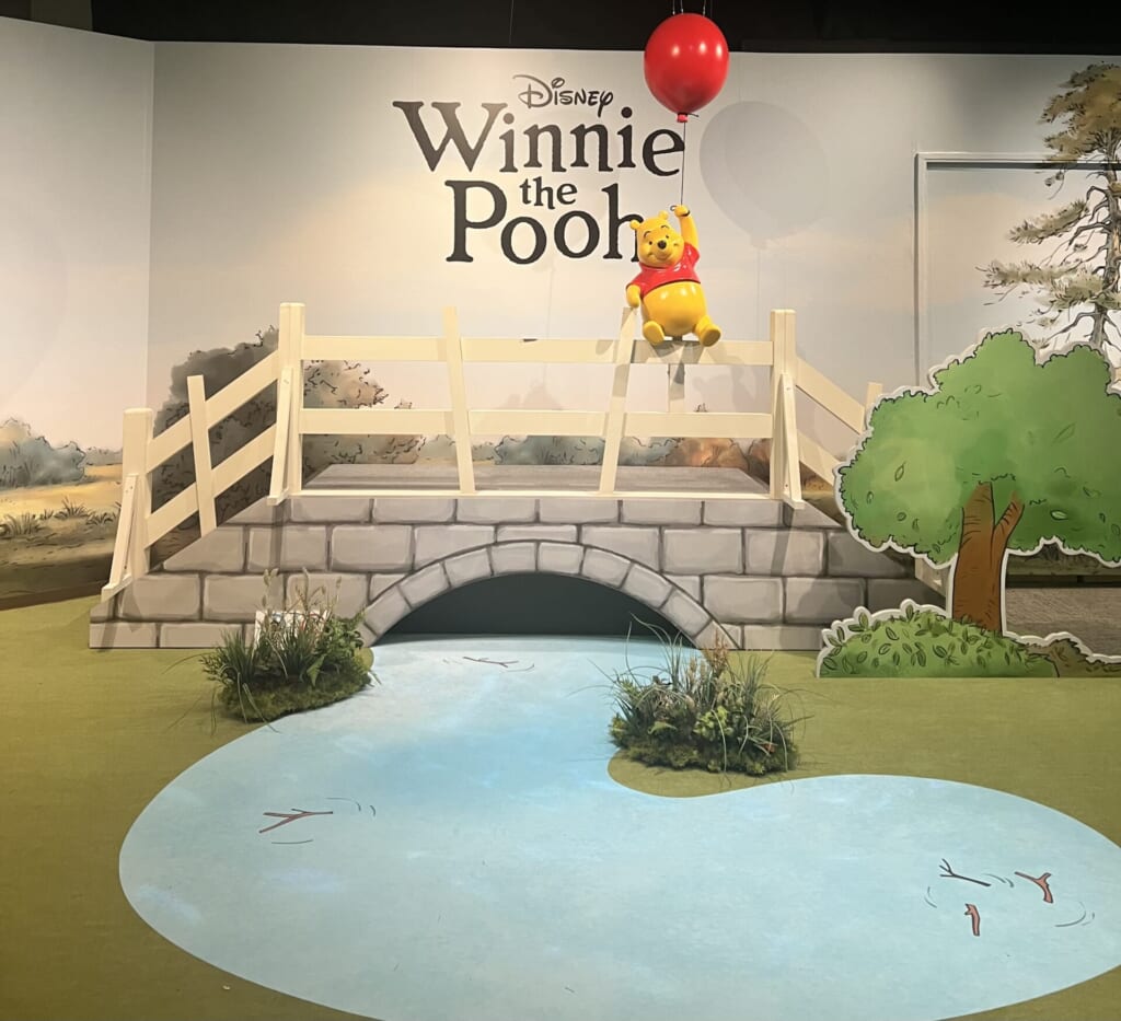 くまのプーさん展：棒投げ橋