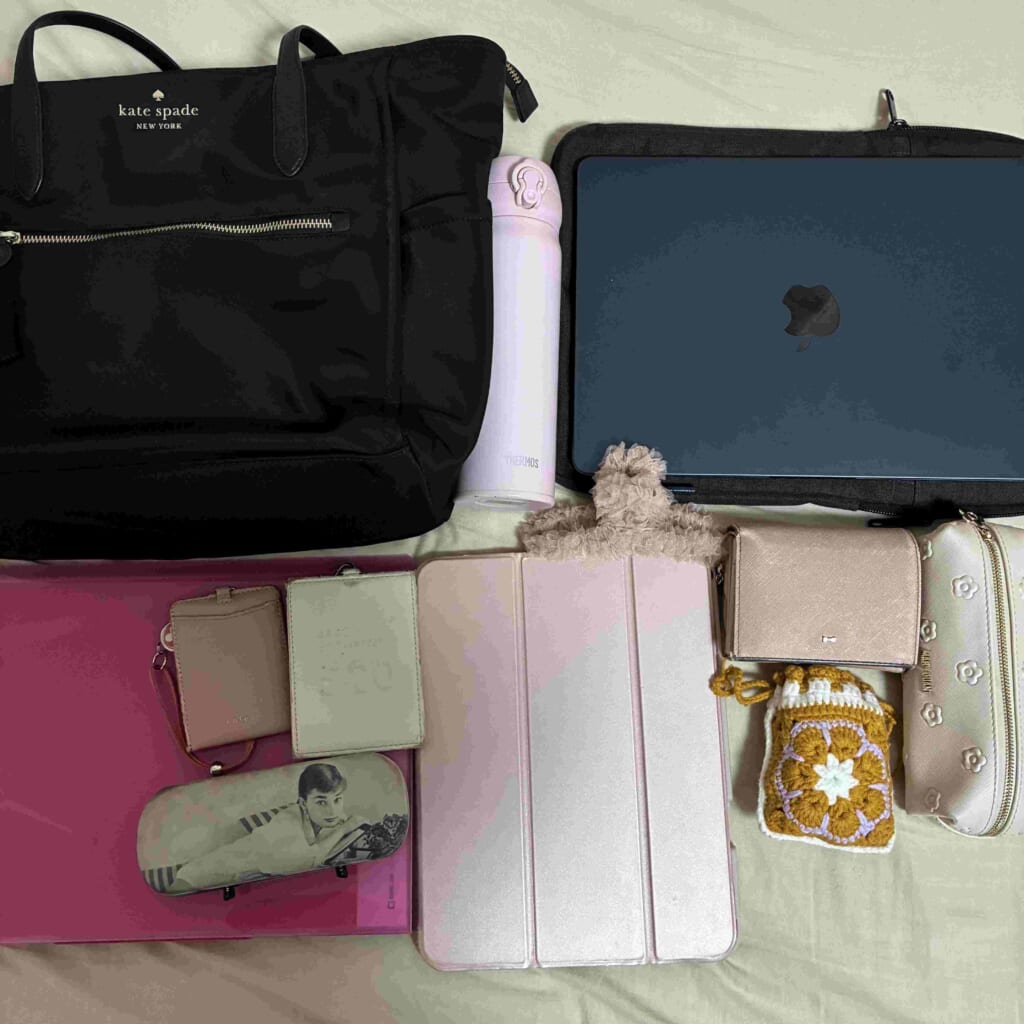 「カバンの中身」「現役女子大生」