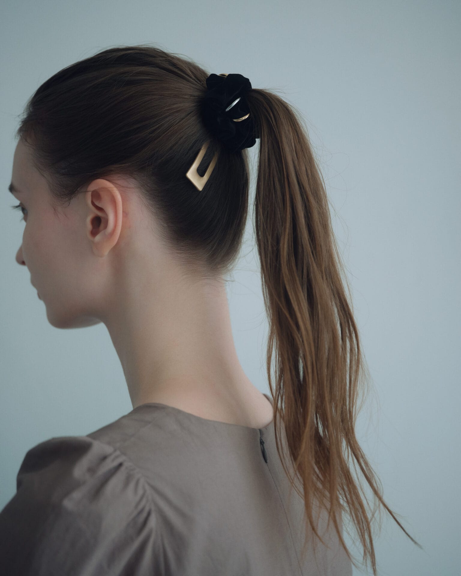 NNのヘアスティック×シュシュのセット着用画像1