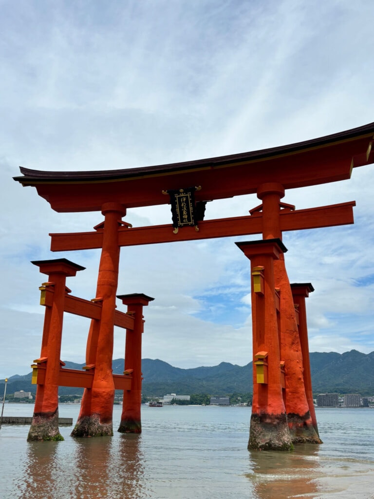 厳島神社　大鳥居　宮島　干潮