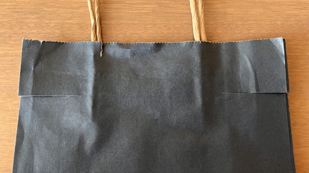 紙袋に切り込みを入れた画像(手順2)