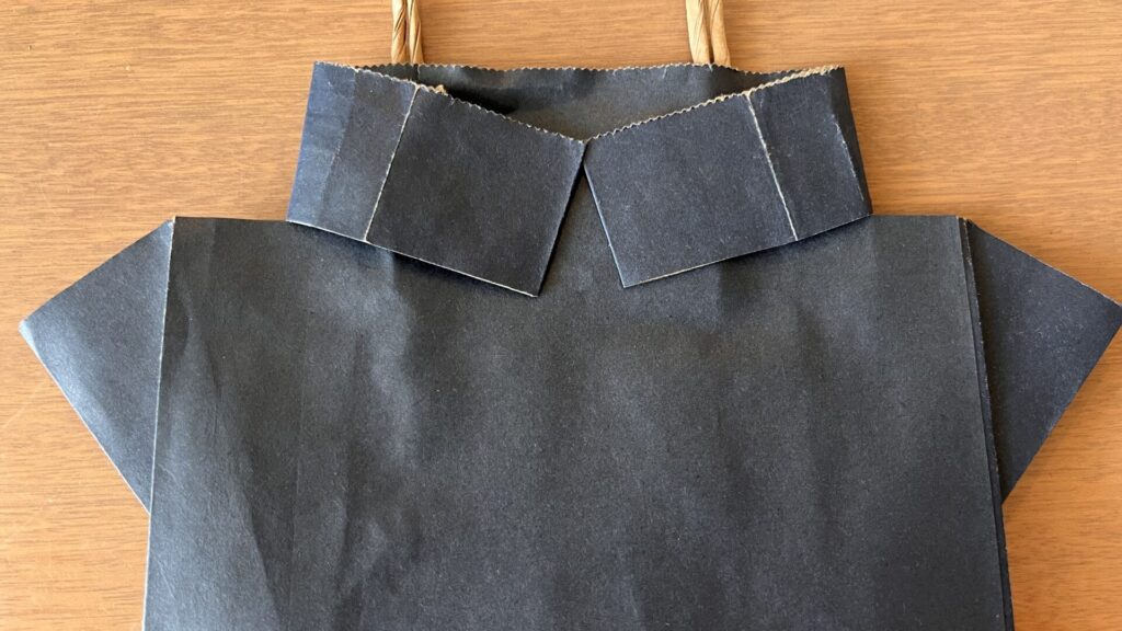 引き出した部分を前に折り、襟を作った画像(手順4-2)