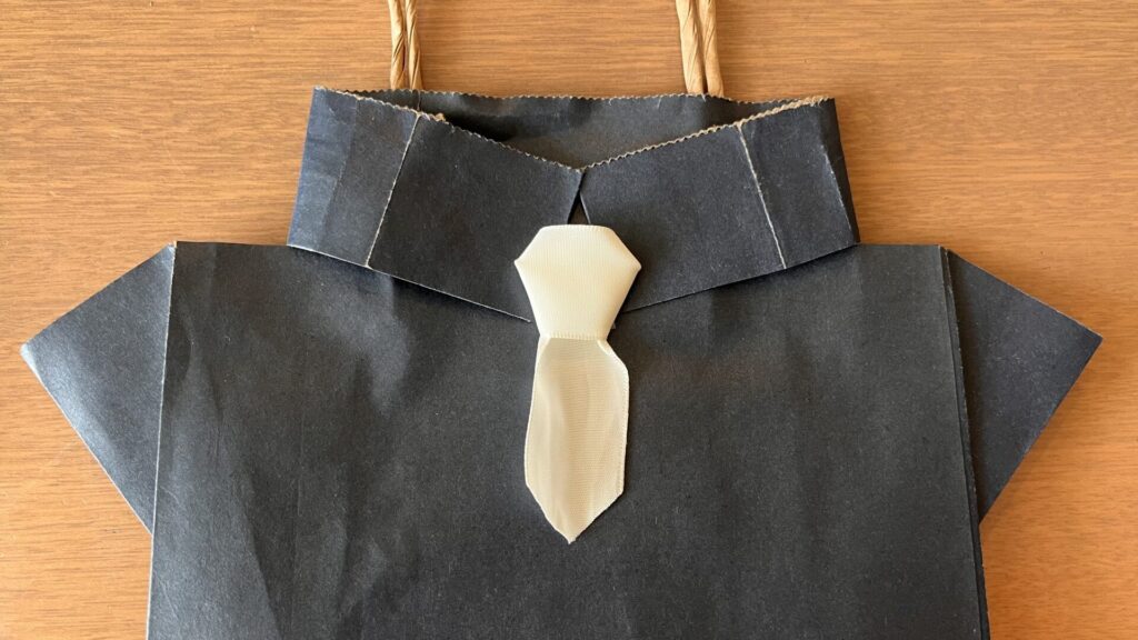 ネクタイを貼り付けた完成画像(手順5)