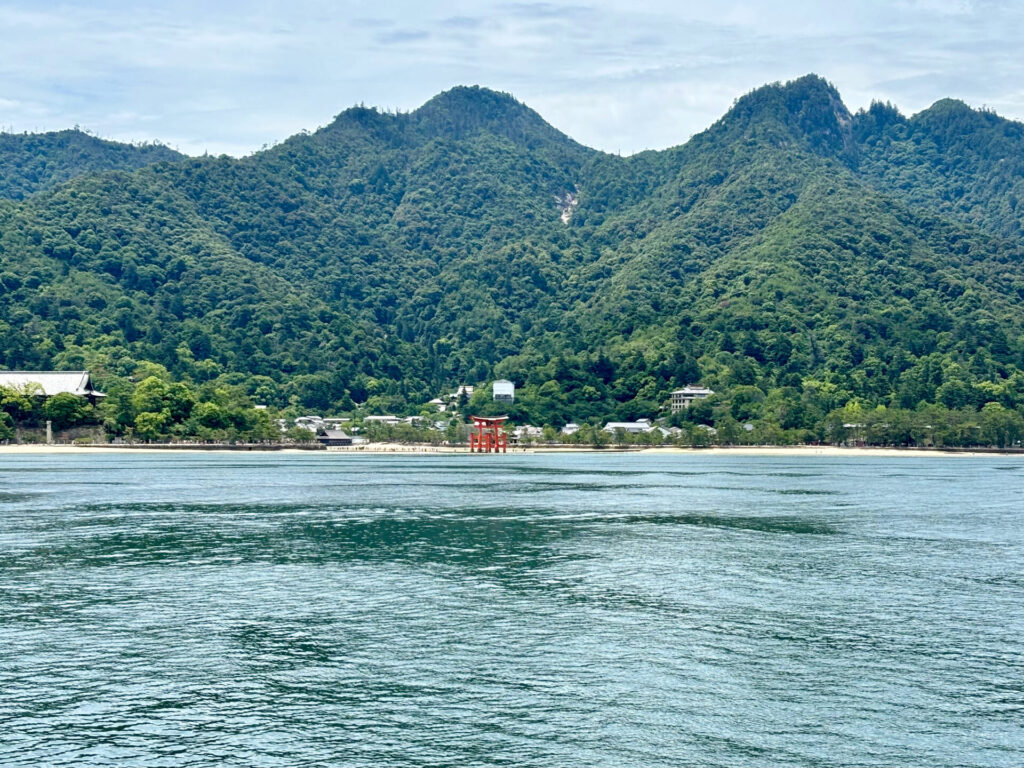 宮島　フェリー　大鳥居　厳島神社