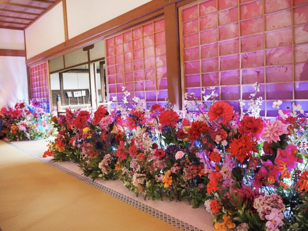 JR東海とのコラボ企画「花の間」の展示