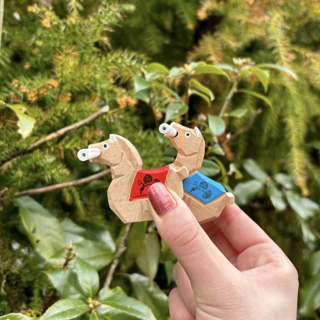 上賀茂神社の赤と青の馬みくじ