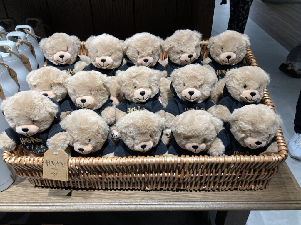 原宿限定フーディー付きベア斜め上から