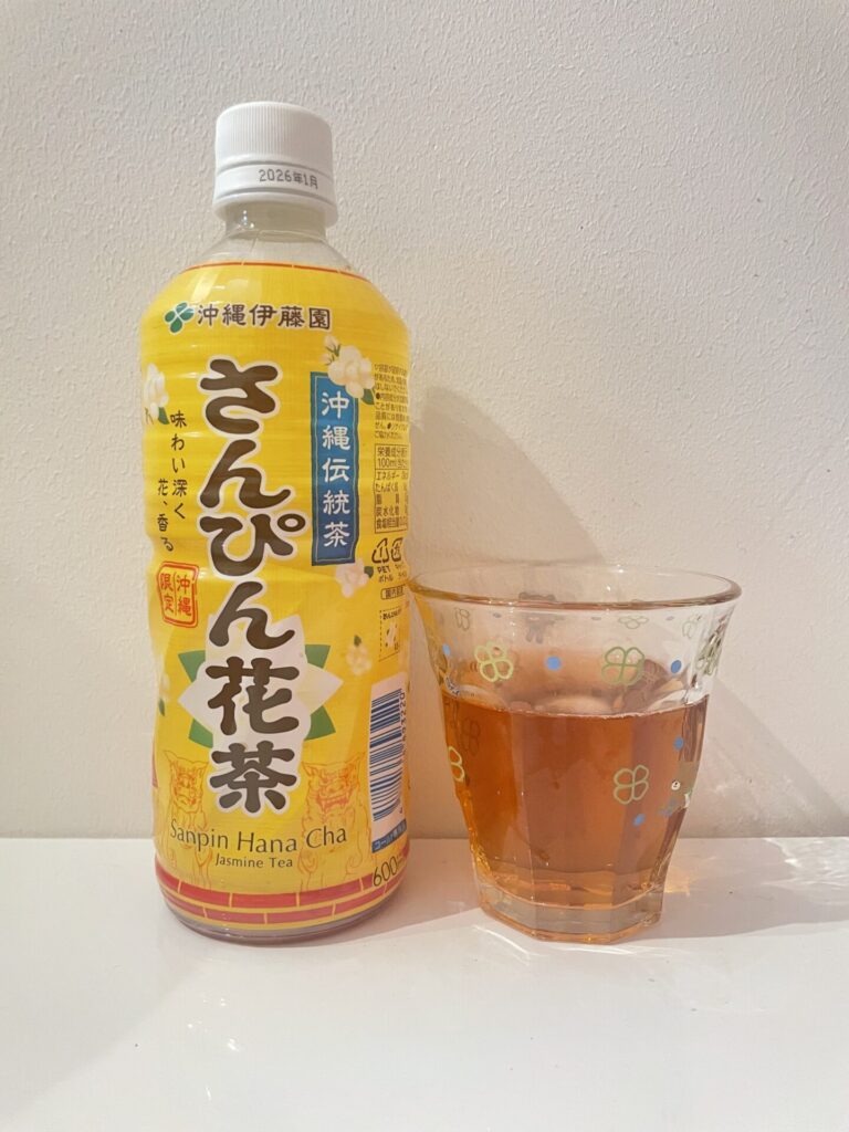 沖縄ポッカさんぴん茶、コップに注いだドリンク