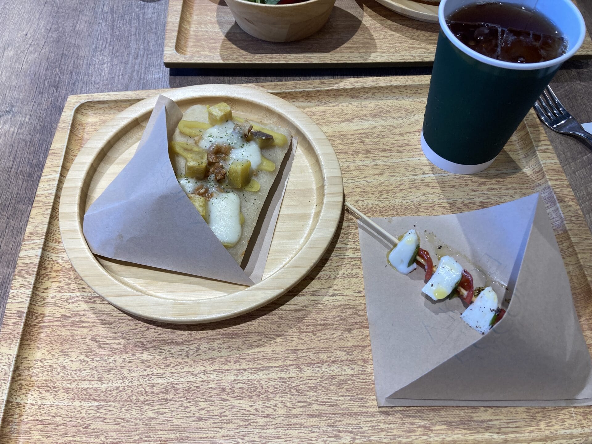 Café Eccolaりそなコエドテラス
ピッツァとカプレーゼ串と和紅茶