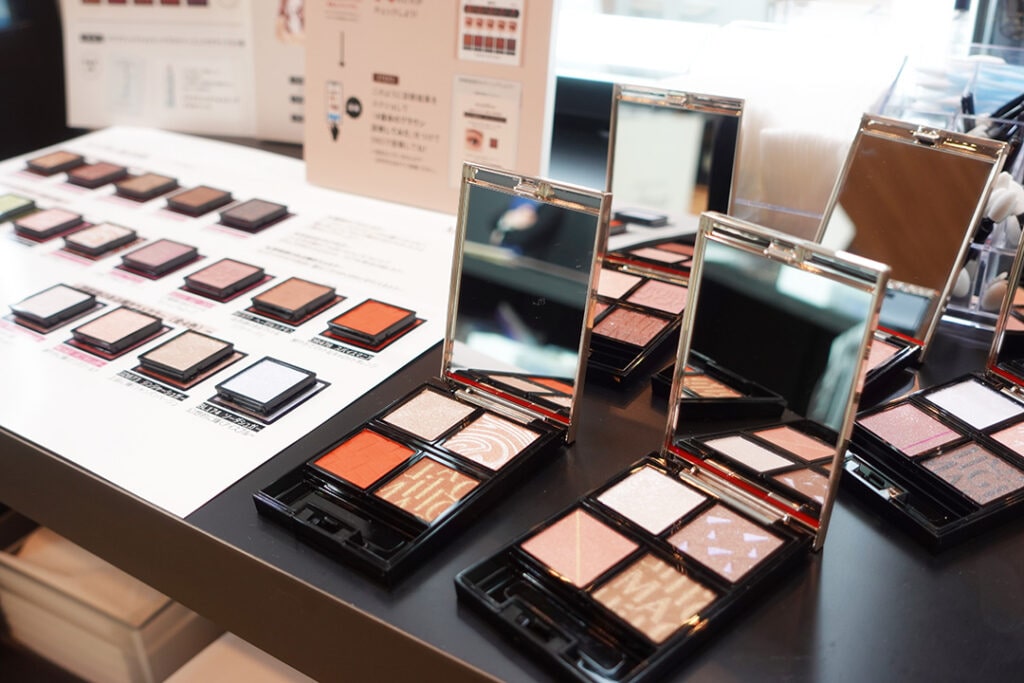 マキアージュのアイシャドウ