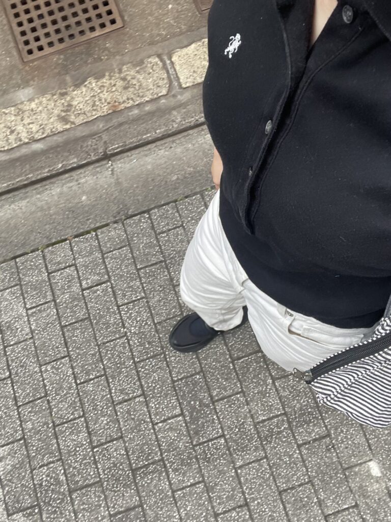 GU ポロシャツ モノトーン 夏 コーデ デニム