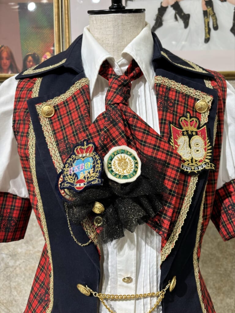 AKB・SKEのエンブレムが付いた言い訳Maybeの衣装