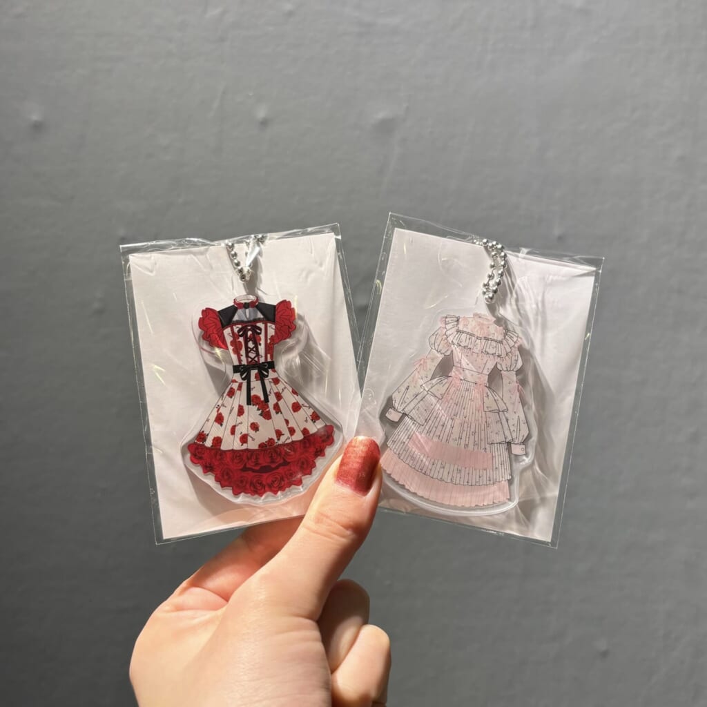 「11月のアンクレット」「カラコンウインク」のアクリルキーホルダー