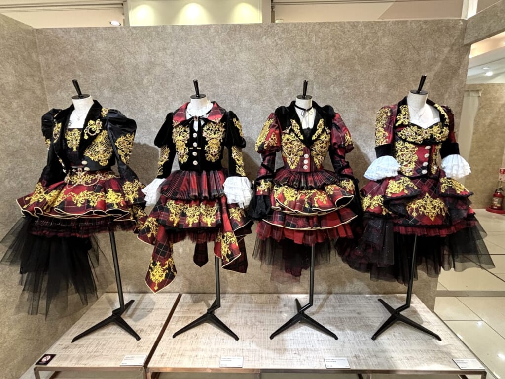 第76回紅白歌合戦のAKB48の卒業生の衣装