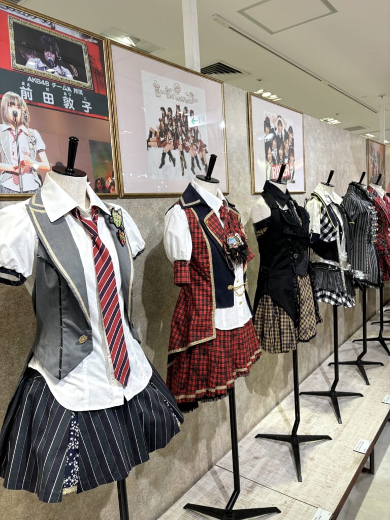 AKB48大衣装展の前期で展示されている衣装