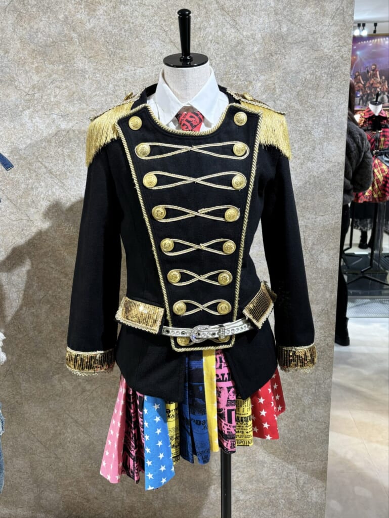 「ヘビーローテーション」のMV歌衣装