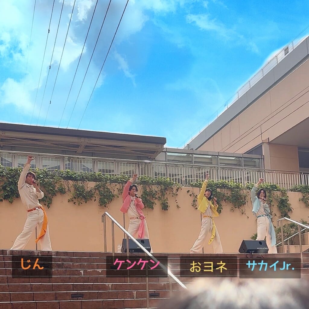 モナキ　全員写真