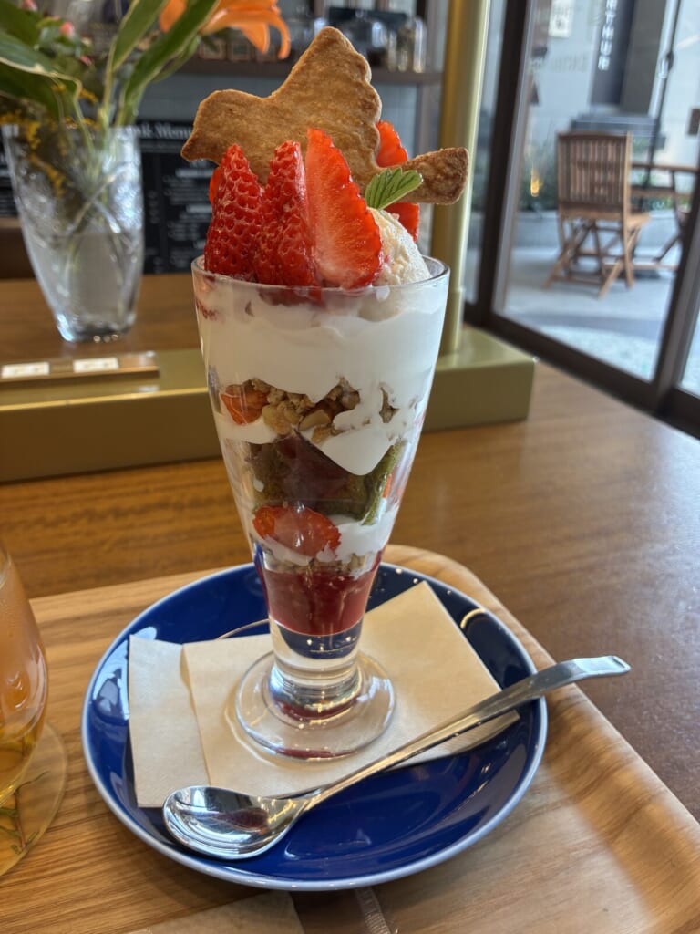 「大分県別府市」「カフェ」「cafe meici」「博多あまおうのいちごパフェ」