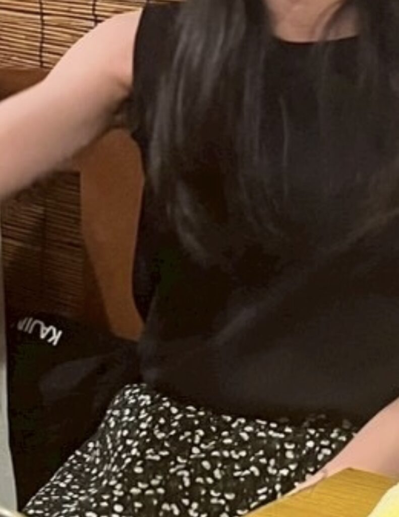 黒 ノースリーブ 花柄 スカート ワントーン 夏 コーデ