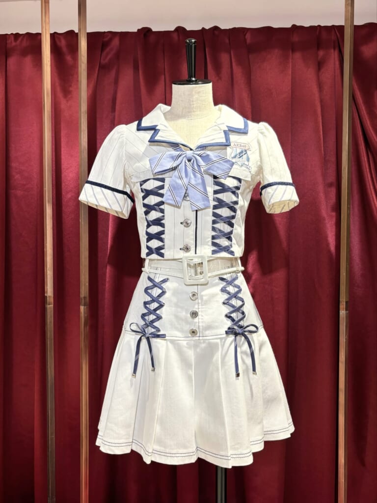 「久しぶりのリップグロス」のMV衣装