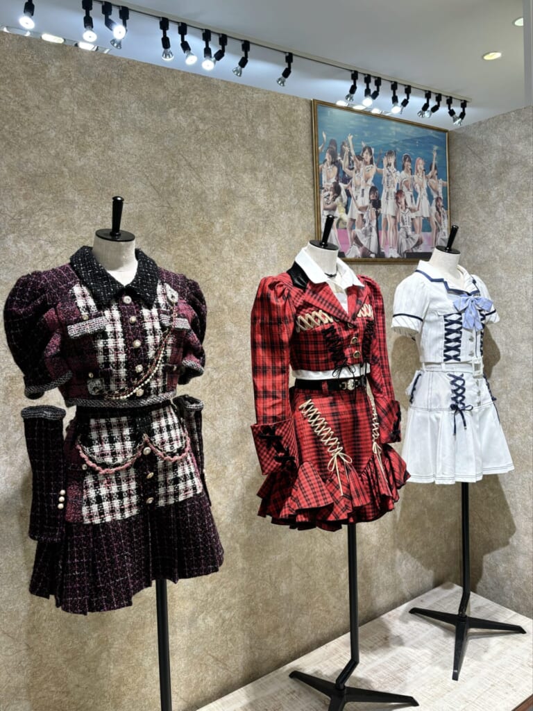 「久しぶりのリップグロス」の衣装