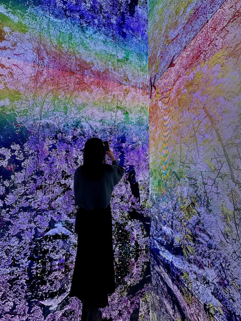 蜷川実花展の映えスポット 360度スクリーン