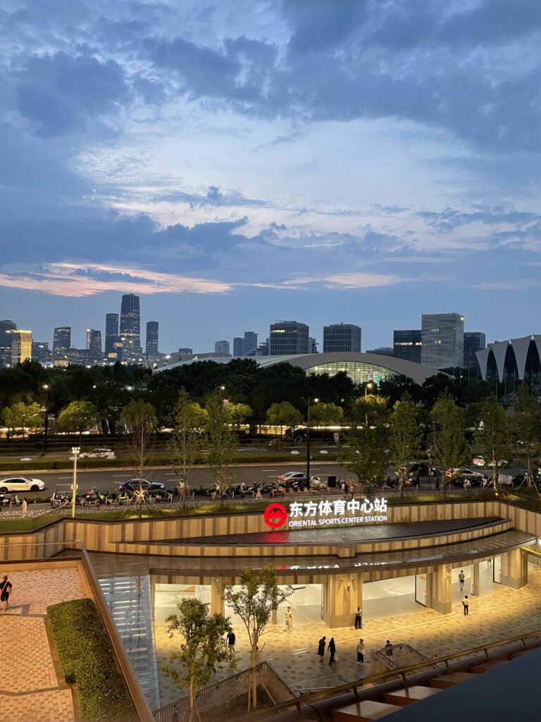 前灘太古里 上海 景色 東方体育中心駅