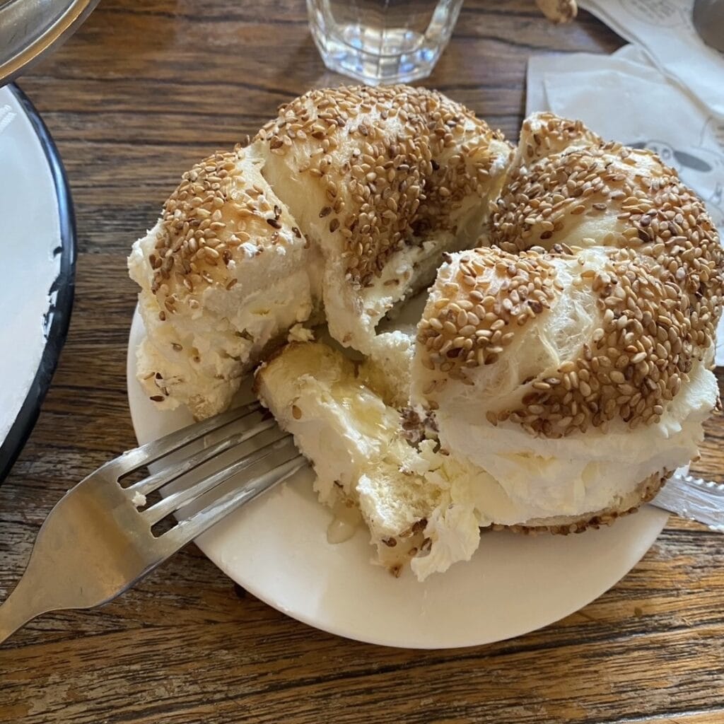 大学生エディターズ 安国おすすめグルメ 「LONDON BAGEL MUSEUM」のベーグル