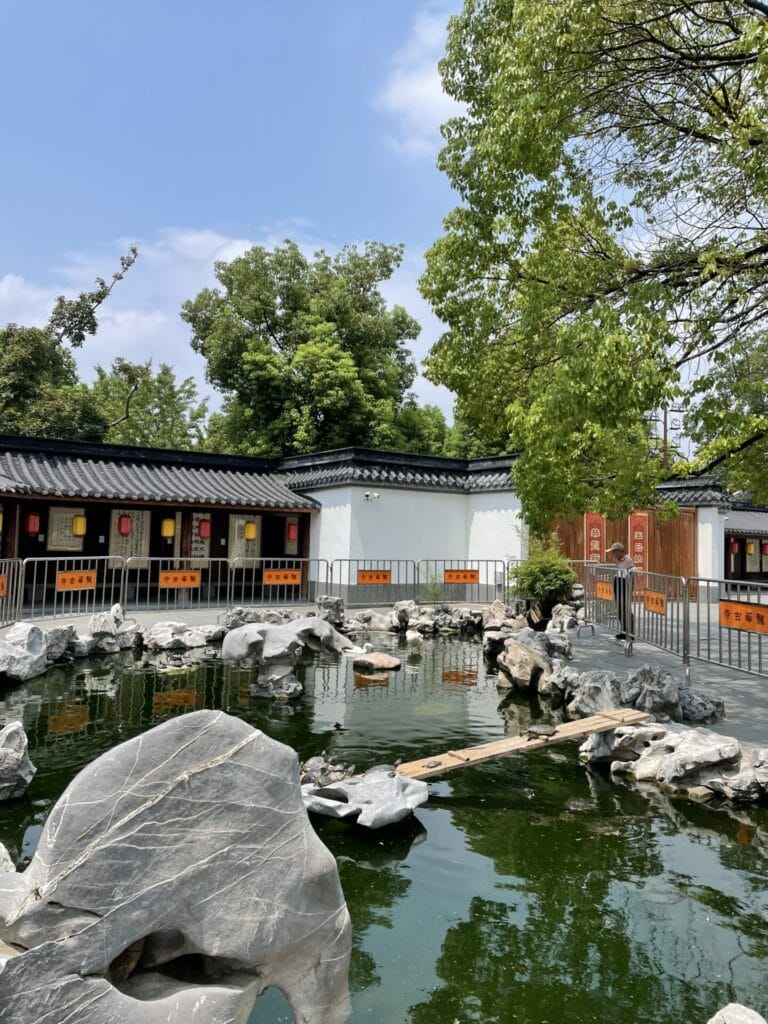 上海 龍華寺 池 亀