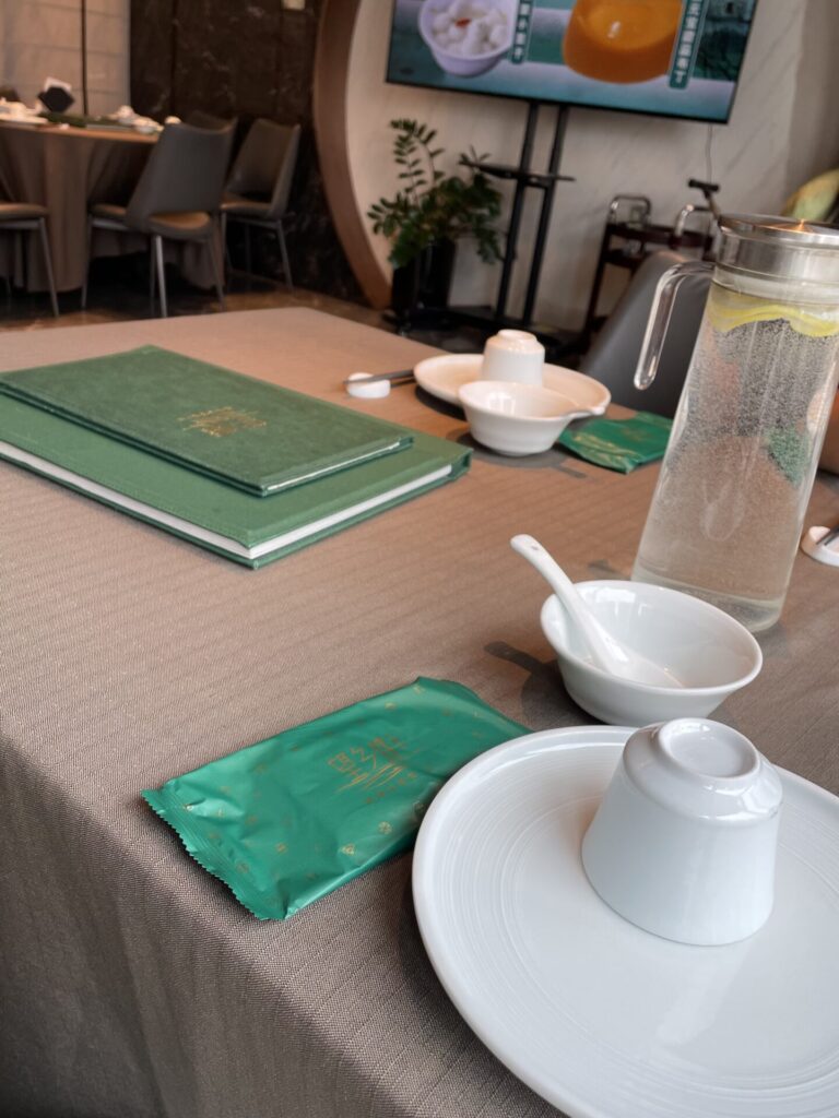 望乡楼 上海菜　テーブル