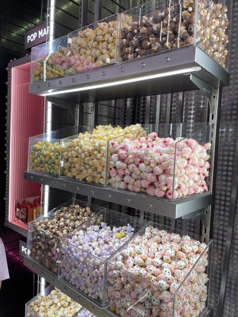 上海 南京路 ポップマート 店内