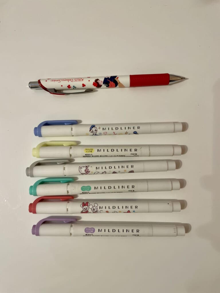 ノートに書くために使ったマイルドライナーとボールペン