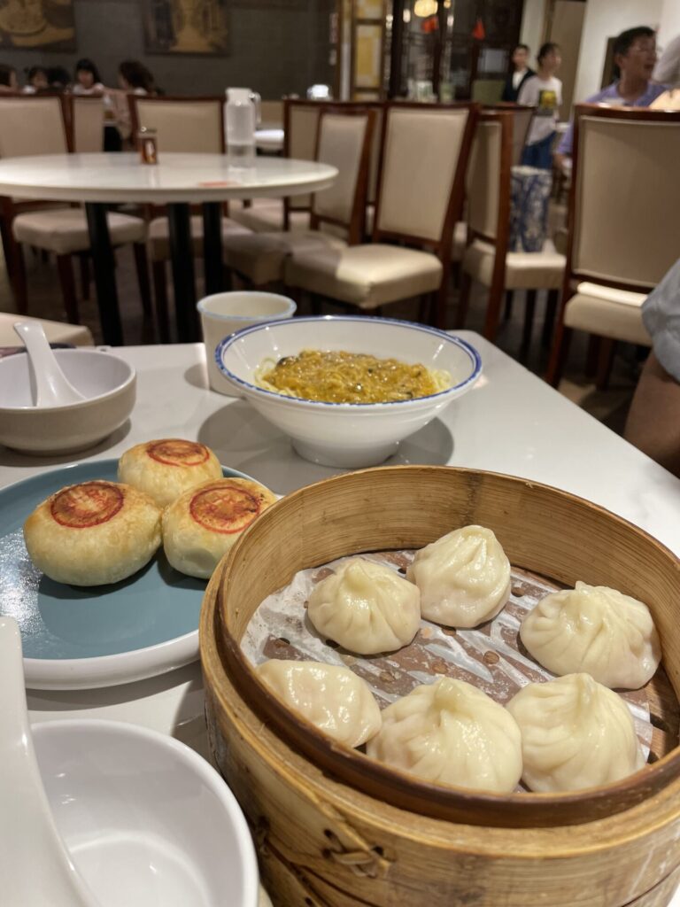 上海德兴馆　料理　豫園　小籠包　蟹黄面　葱香牛肉月饼
