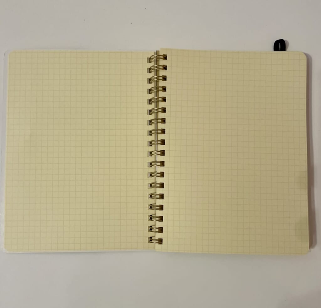 クリーム色の紙