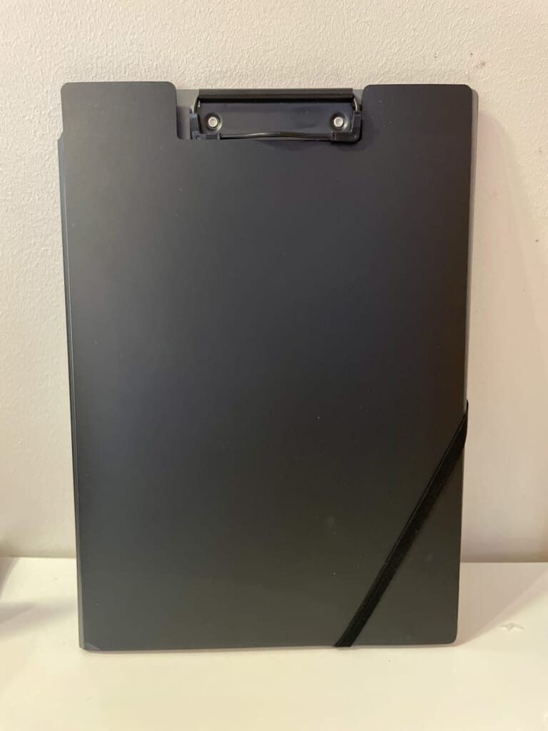 書類がすっきり分けられるクリップホルダー