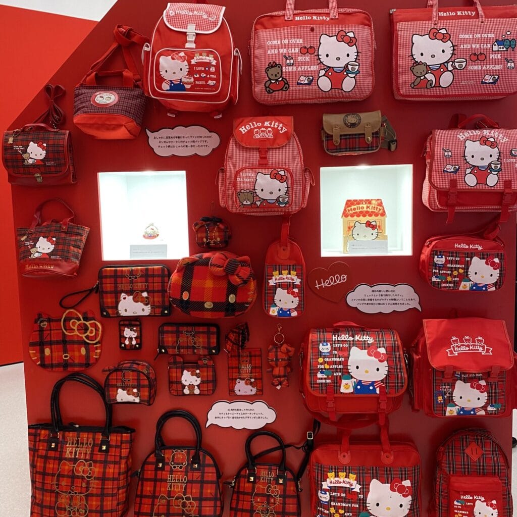 ハローキティ展の歴代グッズ展示