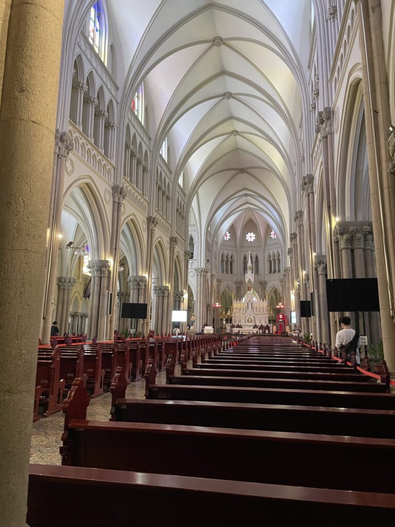 徐家匯天主教堂　上海　内部　中　アーチ天井