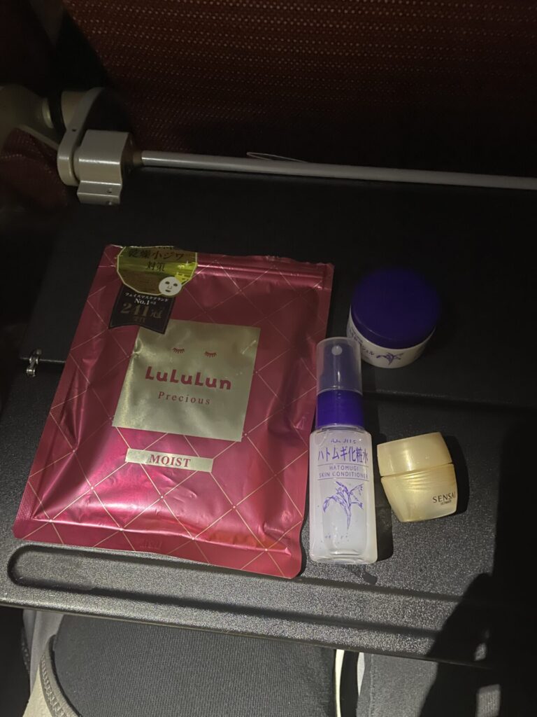 機内スキンケア Lululunフェイスパック、ハトムギ化粧水、ハトムギジェル、保湿クリーム