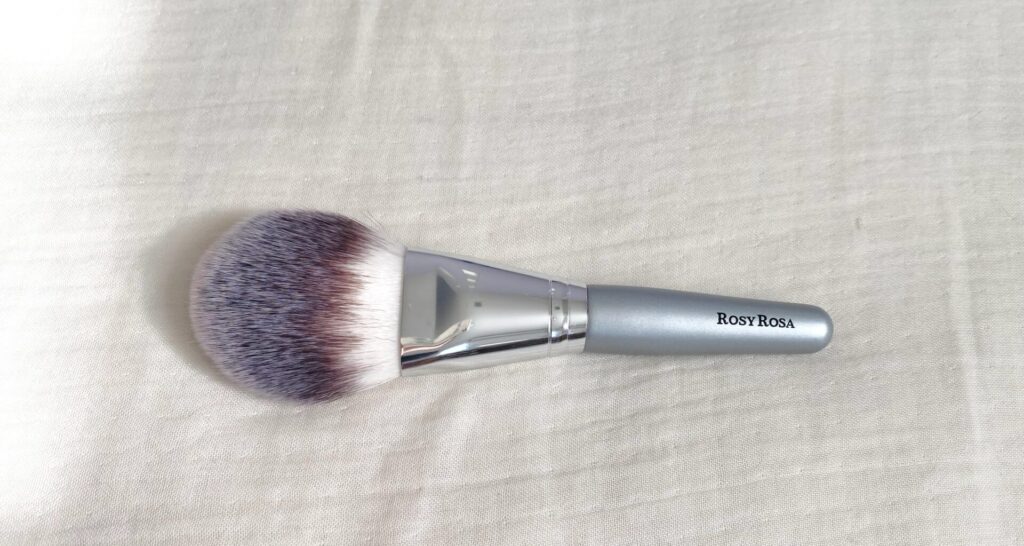 ROSY ROSAのパウダーファンブラシ
