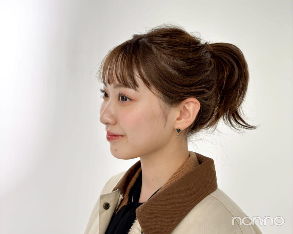 村上なずなの冬私服のピアス