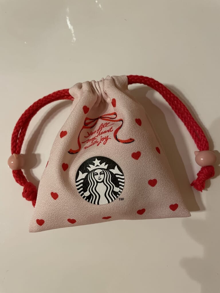 ハートとリボンが描かれたミニ巾着