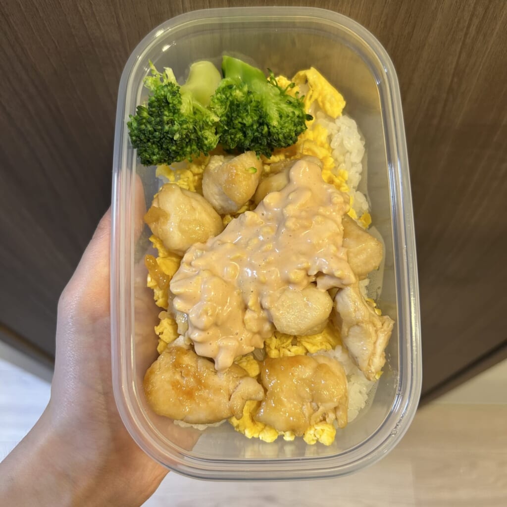 オーロラエッグソースをかけたささみの照り焼き弁当
