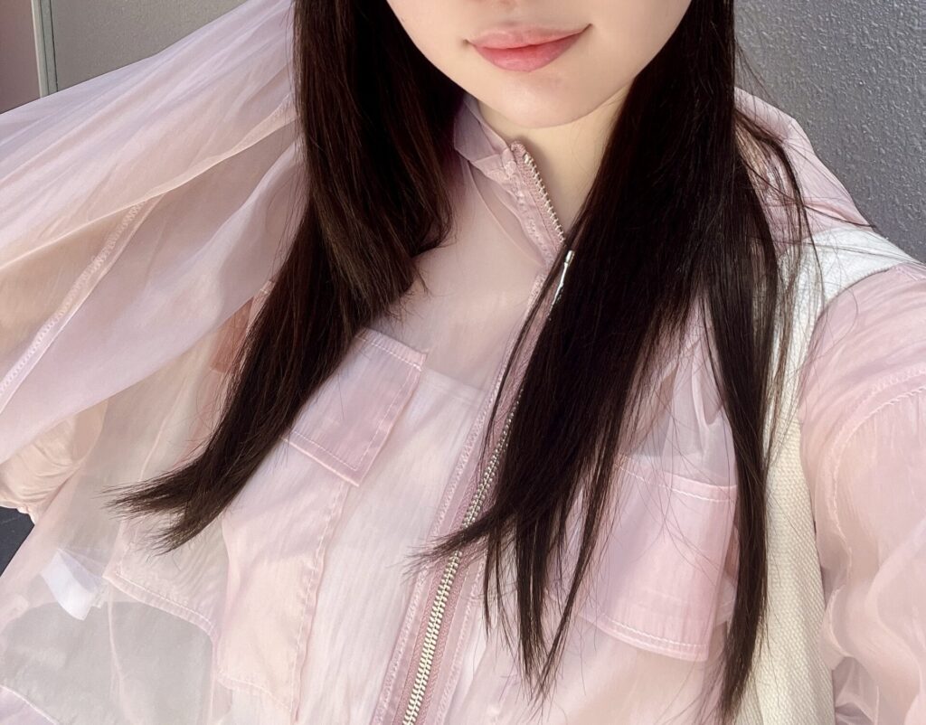 温度調節用のアウターは、薄くて軽いシアージップパーカー