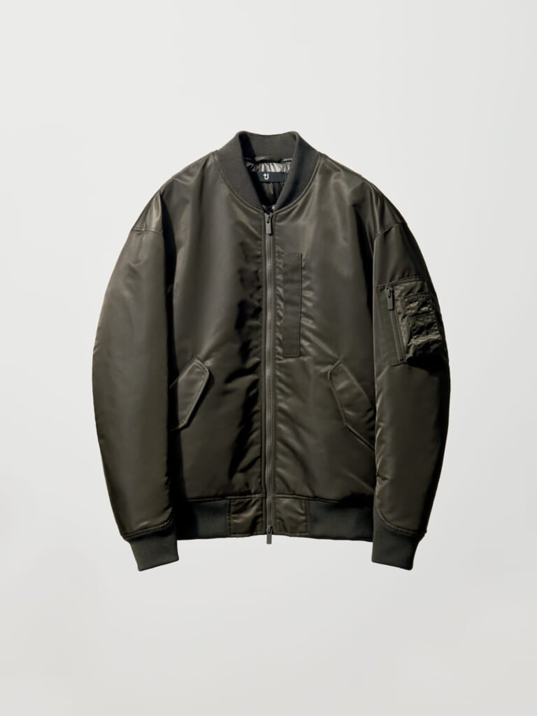 ユニクロ+JのハイブリッドダウンオーバーサイズMA-1