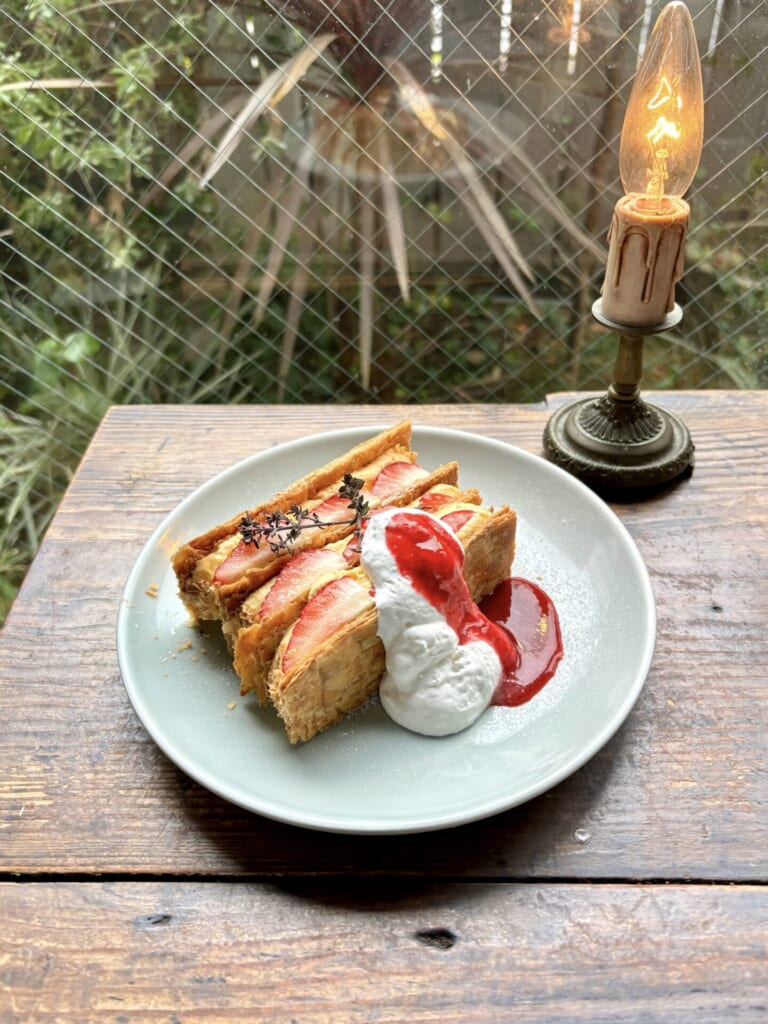 事前予約制のいちごのナポレオンパイ