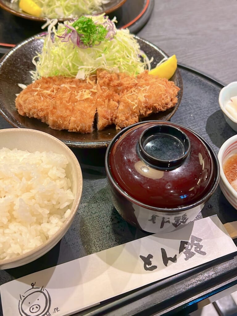 ロースカツ定食