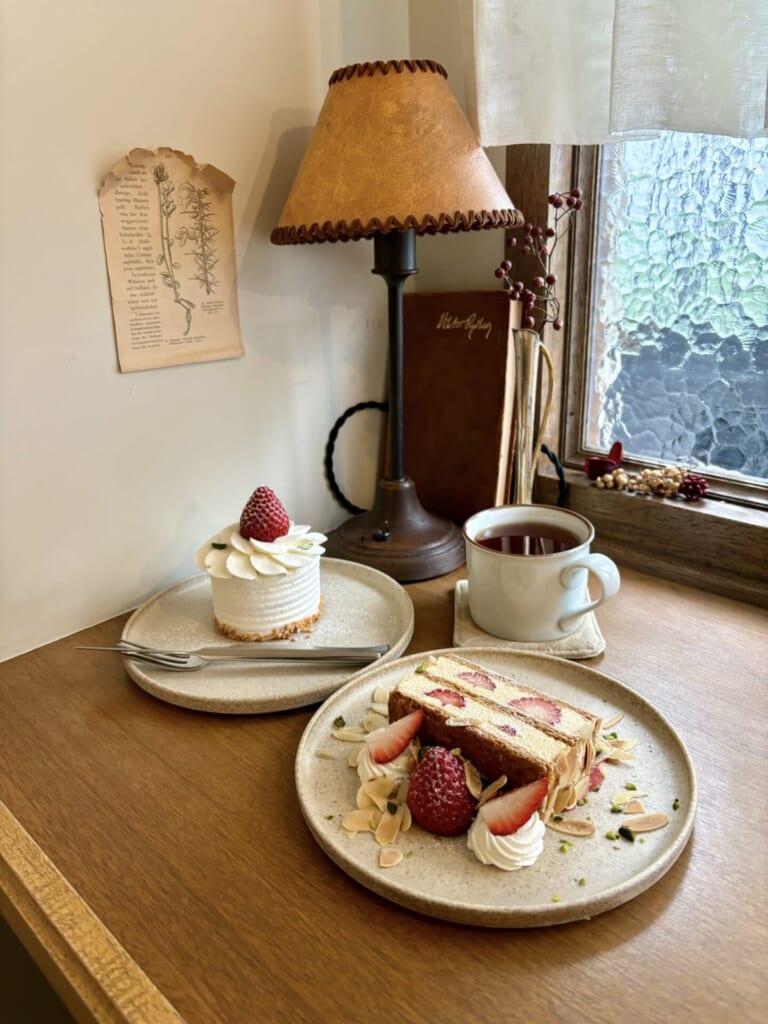 いちごのナポレオンパイ、いちごのショートケーキ、アールグレイ