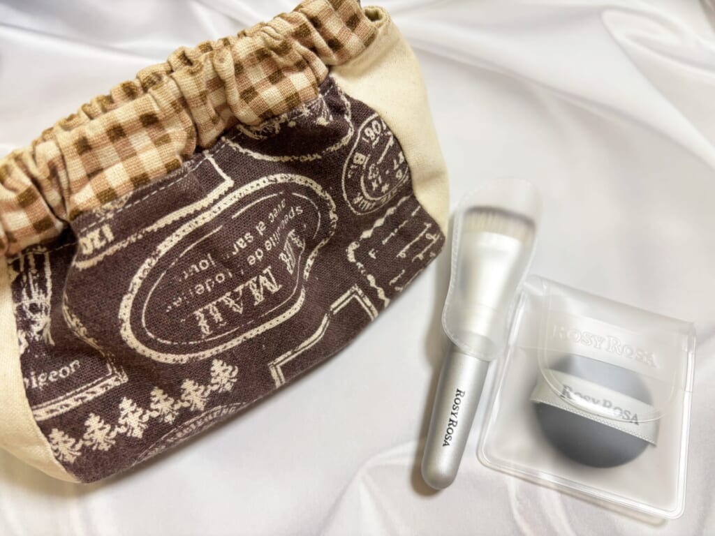 ポーチとマルチファンデブラシ＆パフ〈プチサイズ〉